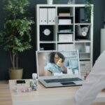 디지털 헬스케어, 기술과 건강의 만남: 안전하고 스마트한 건강 관리 비법 Doctor consulting patient via video call on laptop